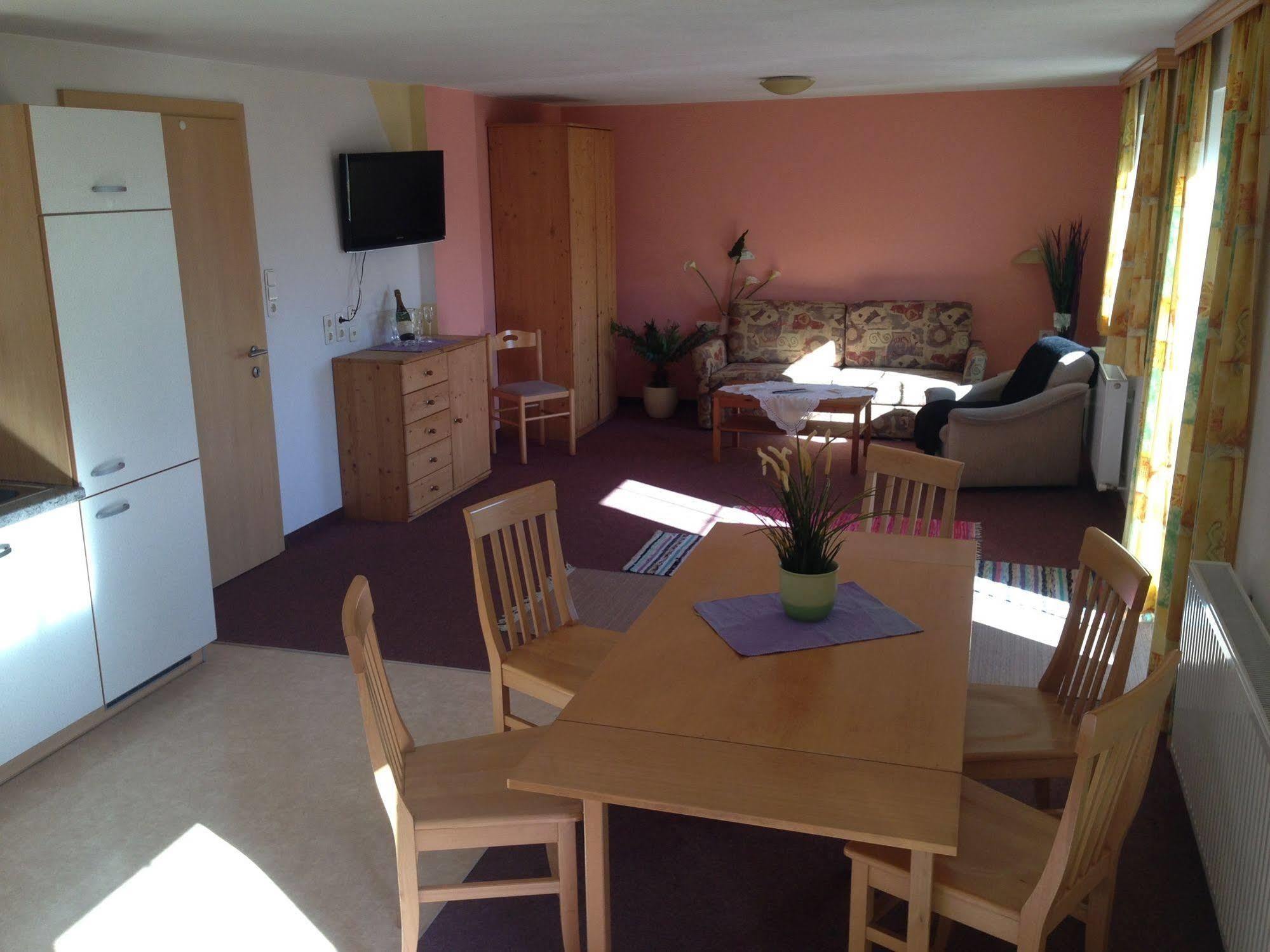 Appartement Gruenfelder Grinzens エクステリア 写真